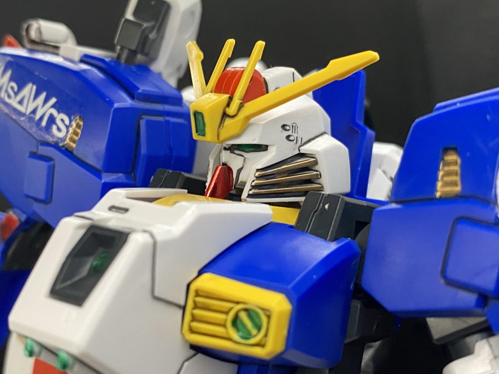 この後ミキシングするのでスミ入れと部分塗装のみの簡単仕上げプロペラントタンクがなかったり変形機構がなかったりとEx-sと言うには不足があるキットなので是非ともRGかHGUCリバイブで完全体のEx-sを出してもらいたいですね。