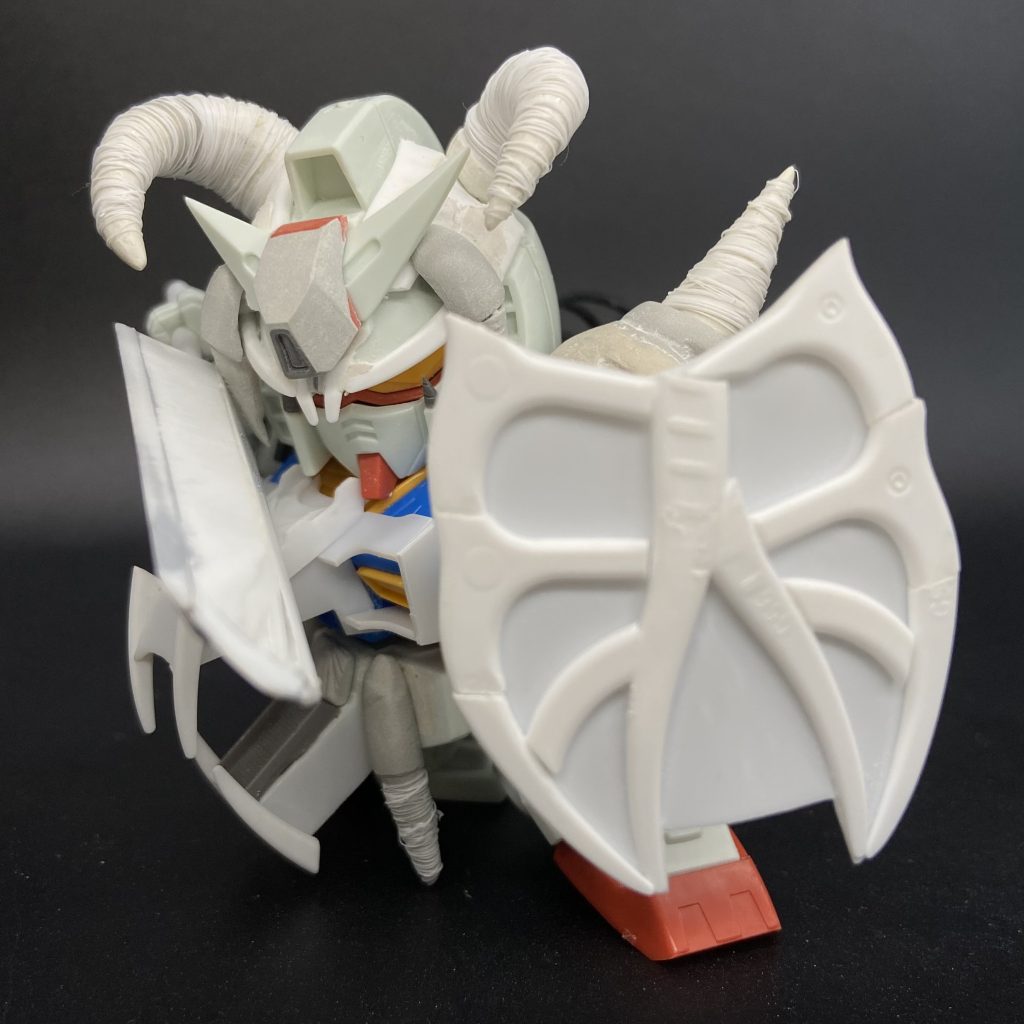 ベースキットがとてもよく動くので損なわない程度の可動域も目指して製作しております^_^が!塗装剥げるのでやめときます。笑