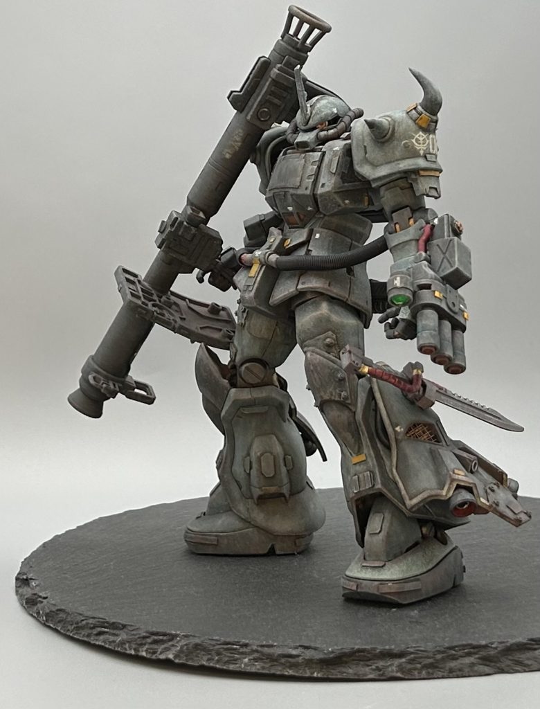 グフカスタム本体にはイエロー、武器類のパイプはシルバー→クリアーレッドのワンポイント左腕3連ガトリングガンの銃先に3mm丸パイプを入れてアクセントに‼️