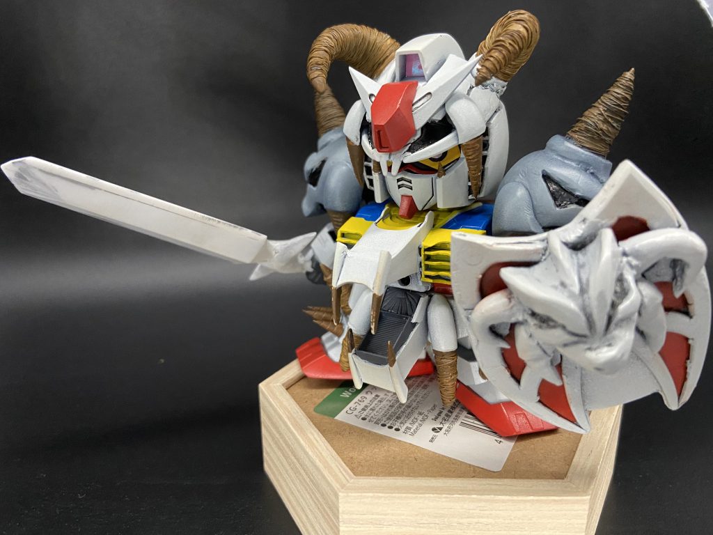 サフの後、黒→シルバー→グランプリホワイト、色のついているところはほぼエナメル塗料です!純粋なトリコロールカラーは意外と初体験だったのですが、鮮やかでいいですね✨