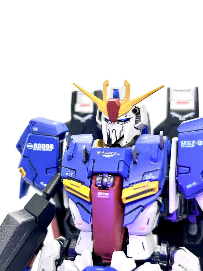 メインカメラなどは蛍光塗料を使用し、ブラックライトで光ります。電池が少なく光量が…😅