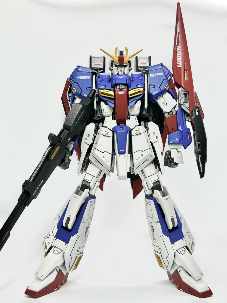 このキットはヤバいです、破損のオンパレードです。元々破損しやすいキットなのですが、そこに素組に墨入れ処理をしていたことで墨入れ溶剤でプラが脆くなっており、塗装後にパーツがバキバキに割れる悪夢のような事態になりました。内部フレームもかなり割れてしまい、真鍮線で繋いでなんとか自立してます。笑なんで変形出来ません、空中分解しちゃうんで😭笑