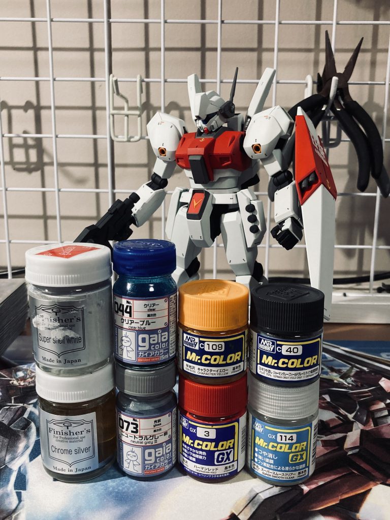 使用した塗料です。関節や武器等はジャーマングレーイエローやレッドのパーツはピンクサフその他外装は白サフバックパックのパイプにクロームシルバー全体につやけしトップコート