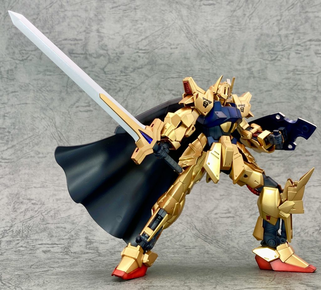 【作品の設定について】本機は、百騎士(Knight Of Hundred)として知られる百式系列のみで構成された勇者たちの一員で、本組織を統括する王候騎士(マスターナイト)を務めています。彼らは古き良き騎士道精神を胸に秘め、王国を守護し、正義のために戦い抜く存在で彼らの胸には数々の戦場の歴史が刻まれ、その武勇と誠実さが同盟国からも尊敬を受けています。現在判明している構成メンバーは以下の通りです。- 王候騎士百式- 聖騎士ルナゲイザー- 麗騎士デルタ(いつか作ります)- 暗黒騎士百万式(いつか作ります)