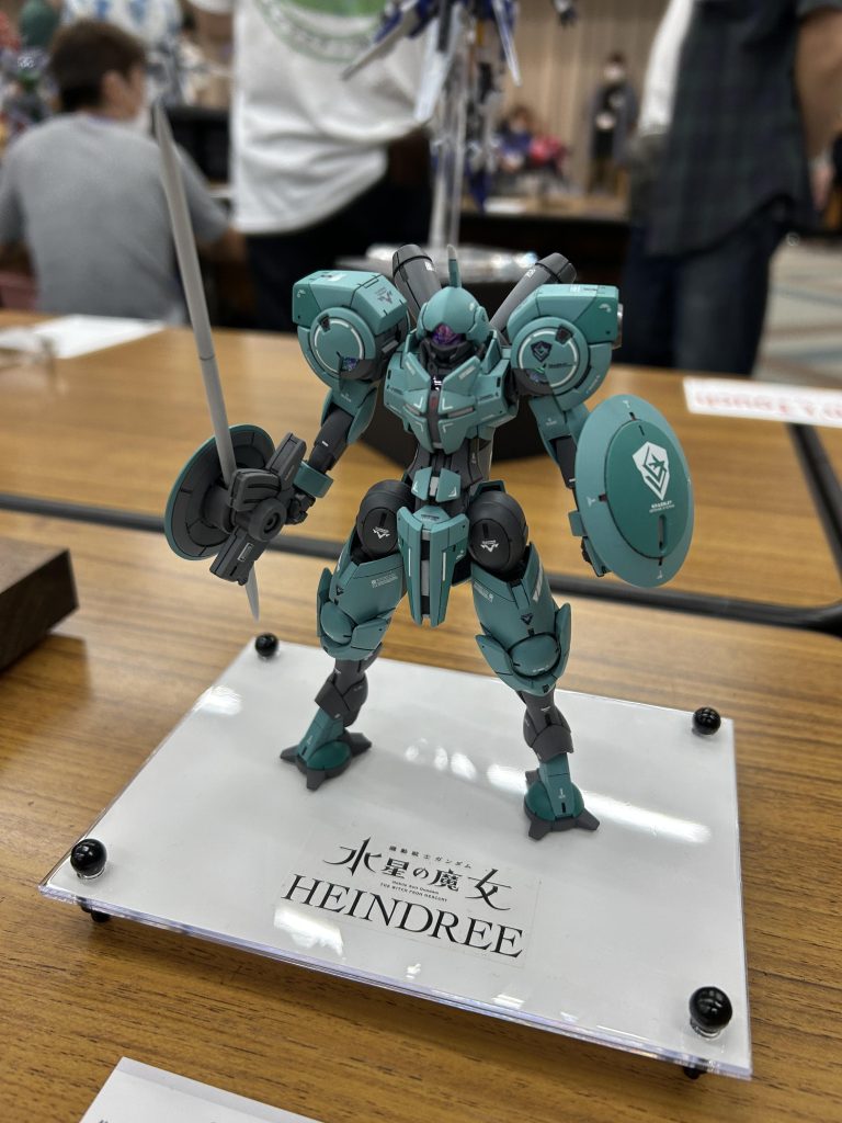 ベースは百均素材で製作しております。引っ越しで製作環境がガラリと変わった関係で製作ペースも乱れ気味でかなりスローペースですが、コレから何とか整えて作って参ります!👍