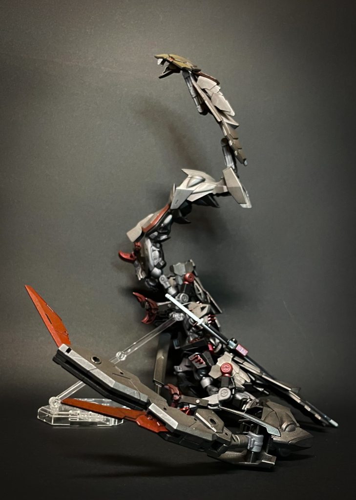 伏した龍は天を望んでいる。