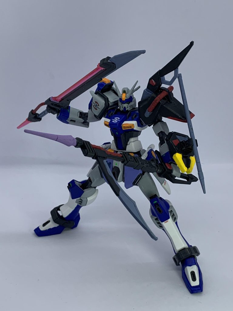 ブリッツエッジジョスター。ソードストライカーを基にブリッツガンダムをベースとした対艦刀「シュベルトブリッツ」にビームブーメラン「マイダスメッサー」複合防盾「ドラウプニール」を装備している。ドラウプニールにはランサーダートが1基搭載されており、また一部を展開する事で近接武器重刎首鎌「ヨルムンガンド」となる。ブリッツのようなミラージュコロイドによる奇襲こそ出来ないものの、接近戦で追随を許さない兵装を持つ。