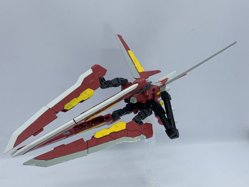 イージスバーストジョスター。エールストライカーをベースにイージスガンダムの可変システムを搭載し、独立でMAとしての運用が可能。様々に姿を変え、四つの刃で戦場を駆け巡る。