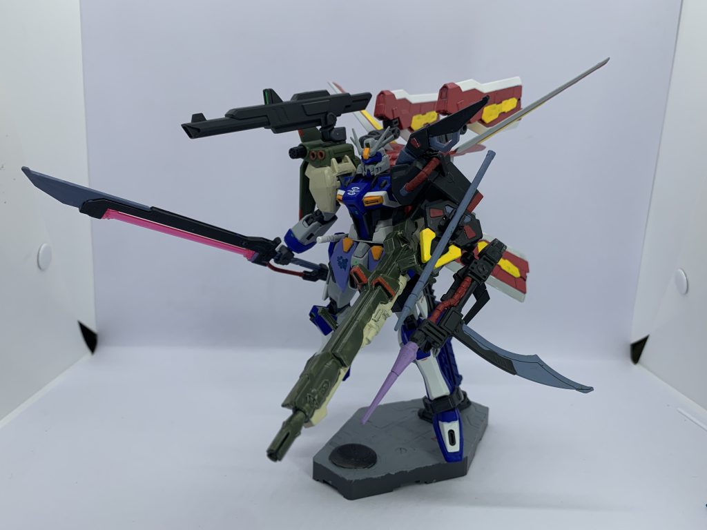 ストライカーパックを元に開発されたドミネイトデュエルシステム。近接戦闘に特化したブリッツエッジジョスター、長距離狙撃に特化したバスターキャノンジョスター、防御と機動に加え可変式兵装のイージスバーストジョスターをそれぞれもしくは全て装備・換装する事でアルティメイトグラディエイターとなる。