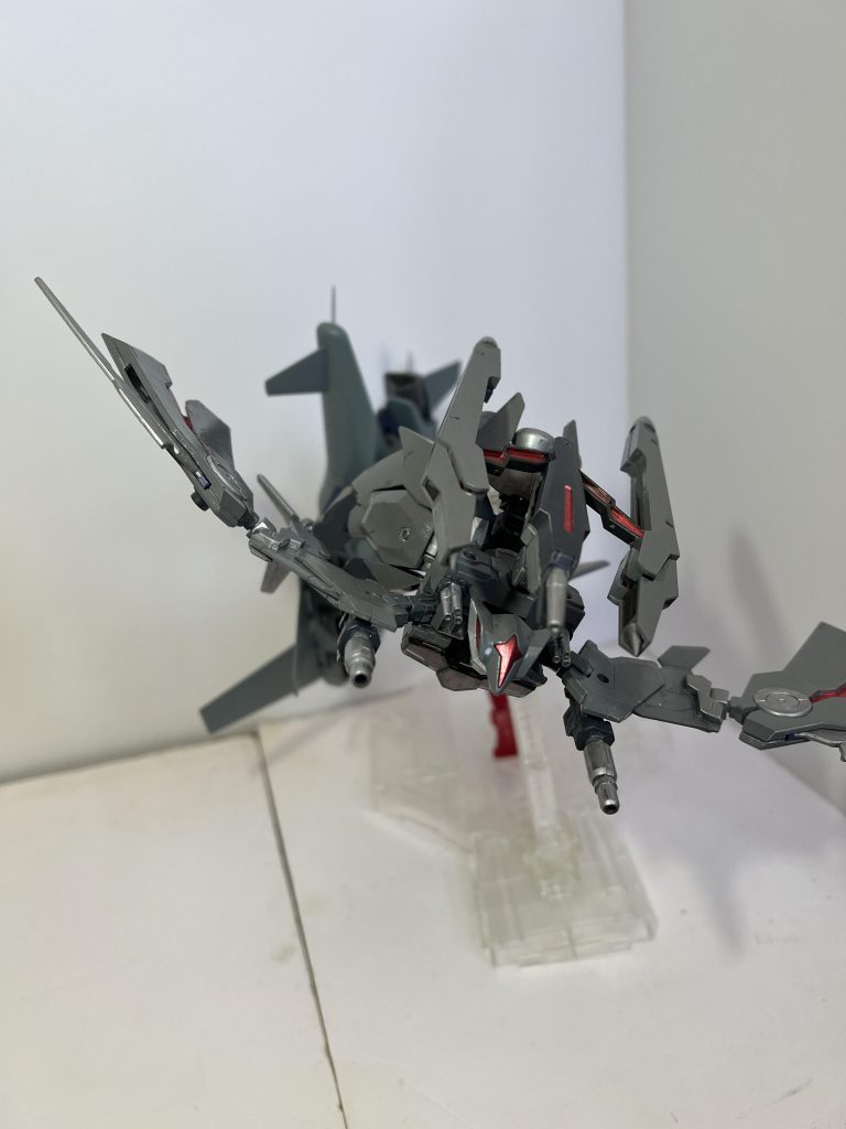 スコア4形態。スコア4になることでフェーズドアレイキャノンが使用可能になり高火力で敵拠点を殲滅可能になる。ただしデータストームの負荷に加えてGの負荷も掛かる為、短時間の運用しか出来ない。