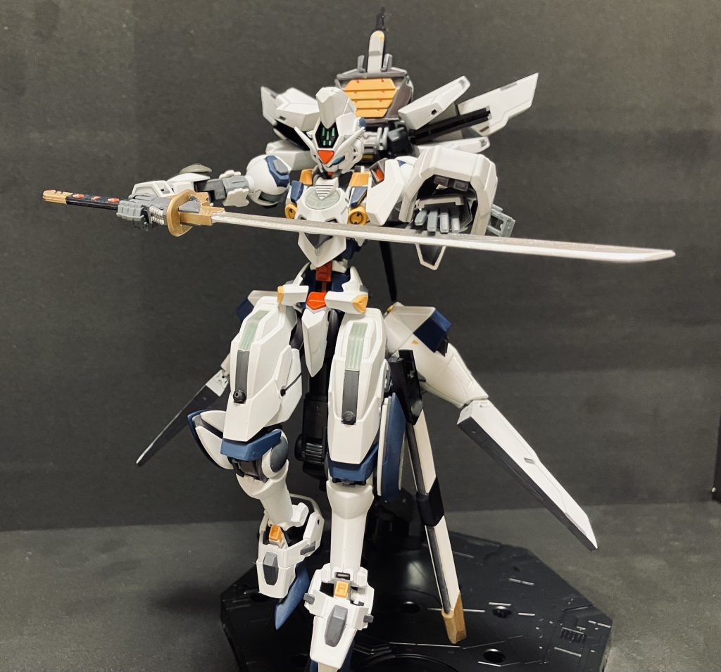 また、ビットを背面と腰部ブースターに取り付けてビットオンフォームになります。