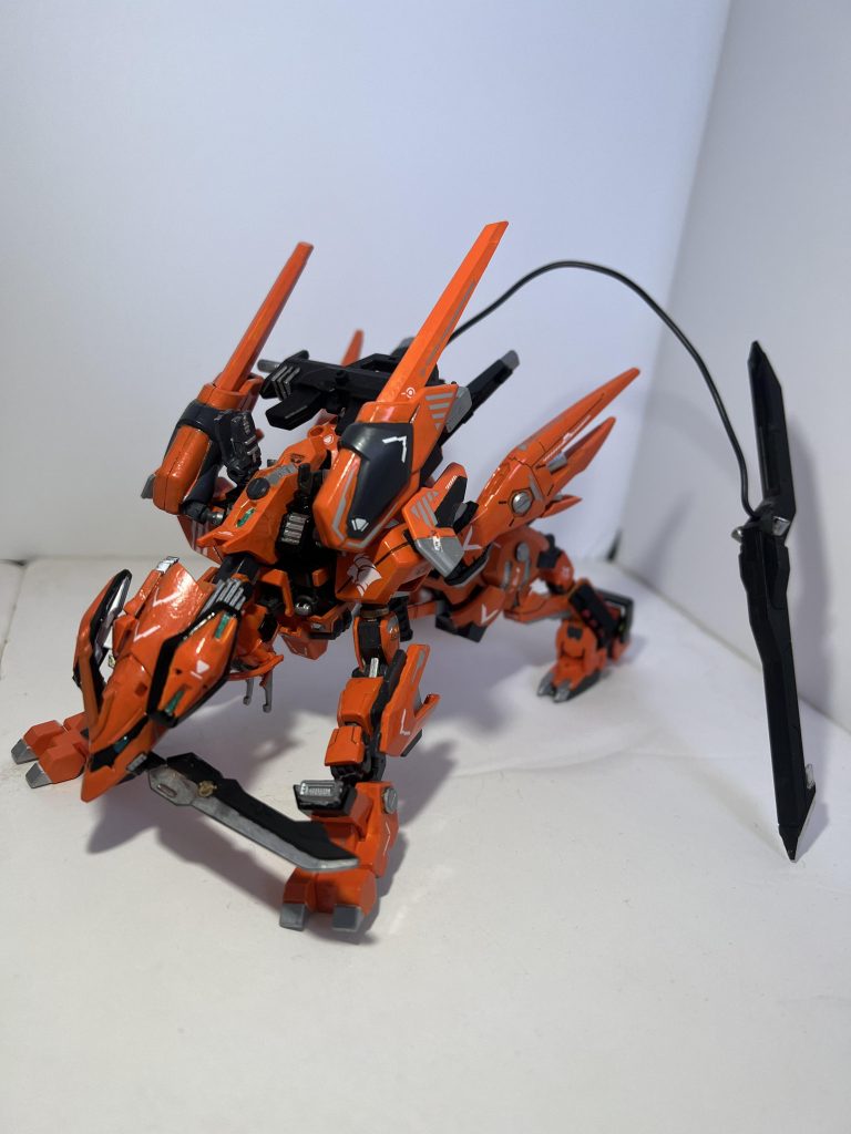 さらに獣形態へ変形。この状態の元ネタはエルデンリングのラダゴンの赤狼