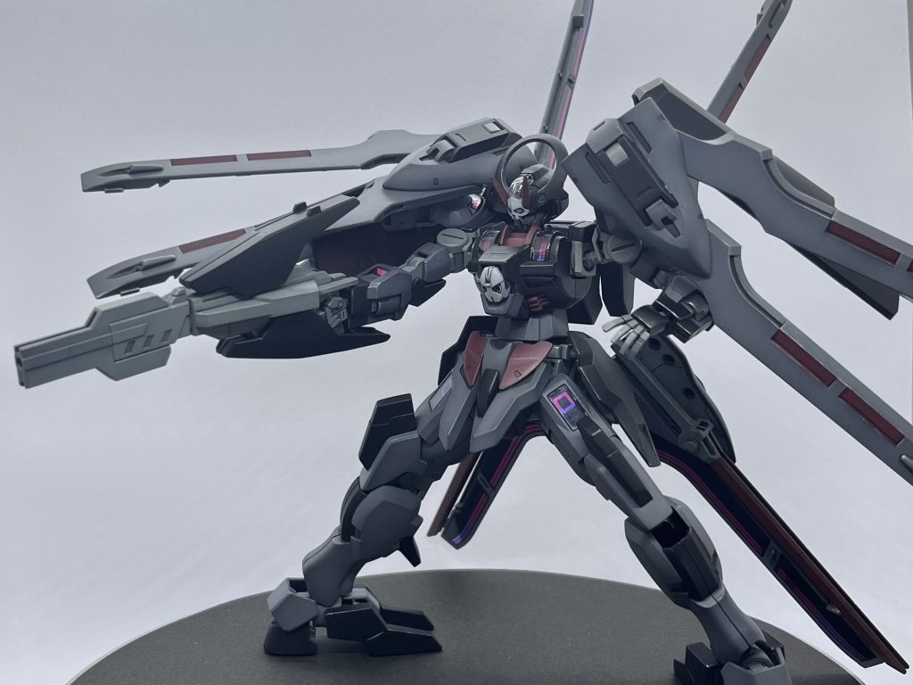 ライフルを構えて〜フロントアーマーは邪魔にならないよう柔軟に可動します。