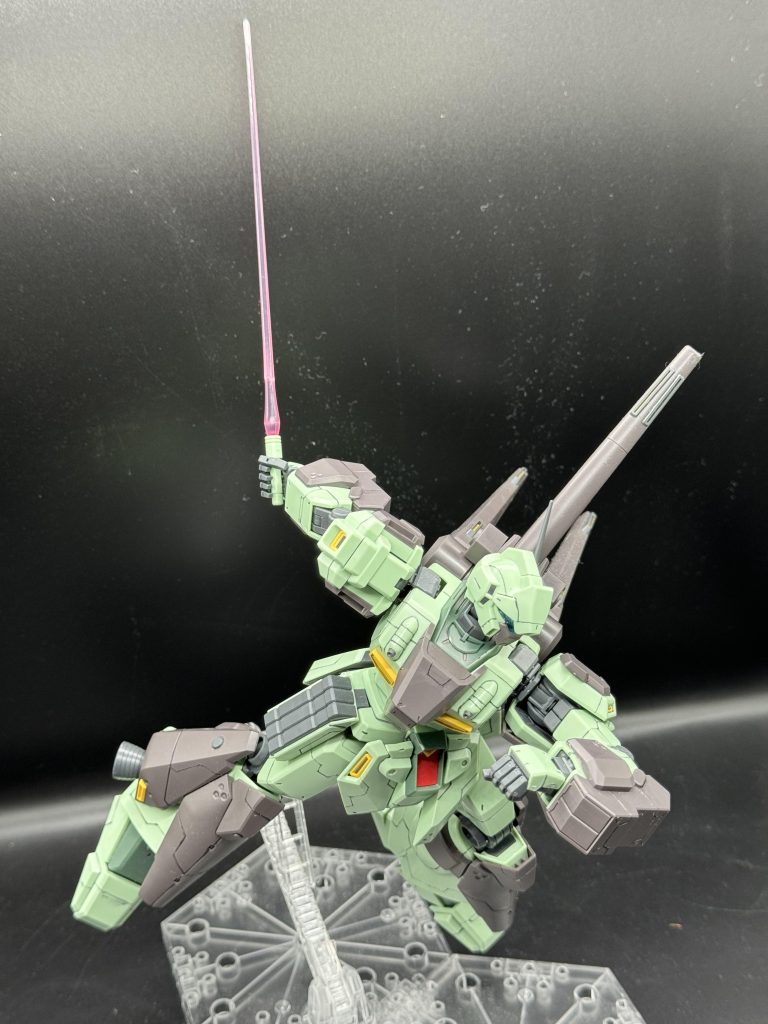 クシャトリヤに近接戦闘を仕掛けるシーン