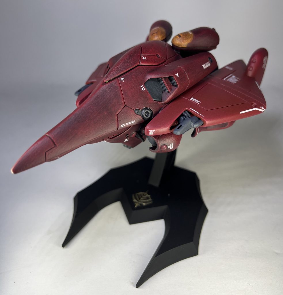 プラズマ・リーダーは取外し及び可動が可能(球体関節埋込)左右両翼にある対空ビーム・ガンはパーツの交換はめ込みで開閉状態を再現(資料が見つからず、ほぼ想像の形状)