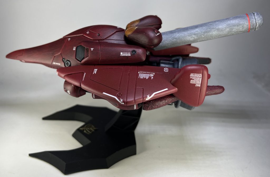 ⚫︎各種筋彫り。⚫︎スプリングによるモールド追加(腹部、メガ粒子砲周り、メインスラスター周り)⚫︎対空ビーム・ガン作成及び取り替え式での開閉状態の再現。⚫︎メインスラスター部分の完全改修。⚫︎伸びた状態の腕部分の作成。⚫︎プラズマ・リーダーの脱着及び可動➕脱着式プロペラントタンクの追加。⚫︎モノアイ交換。⚫︎デカール貼り。