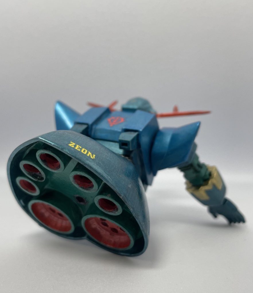 バーニアは穴を開けてディテールアップ