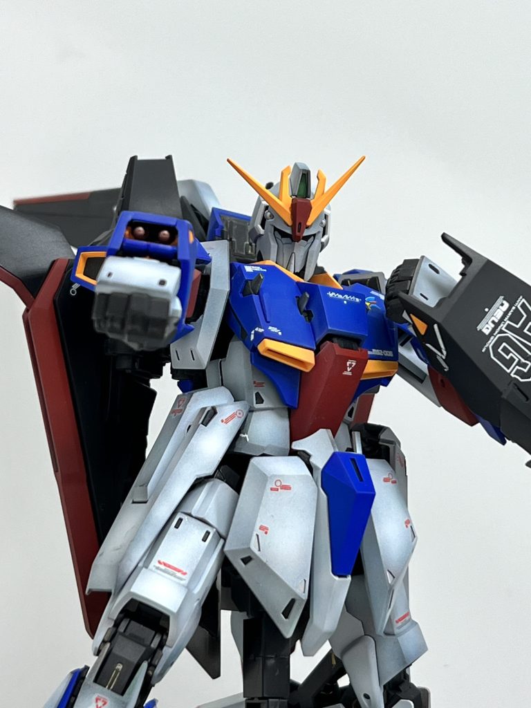 腕部グレネードランチャー。