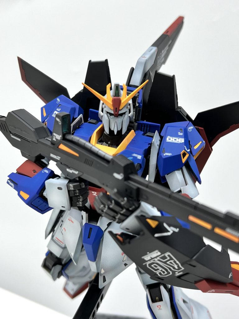 ゼータ2.0と違って頭部はしっかり固定できてます。さすが2023年新作キットですね。
