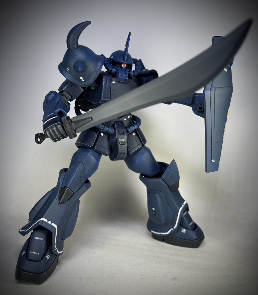 ヒート・サーベルショット!ヒートしてませんが、これもまた格好よーー😆腰の前面部分もデザインを変更してあります。頭部ダクトも変更、モノアイ変更。各所筋彫り実施。ちと浅い感が、、いや浅かったです!!塗装は相変わらず完全筆塗りとドライブラシ、艶消しトップコート仕上げです。