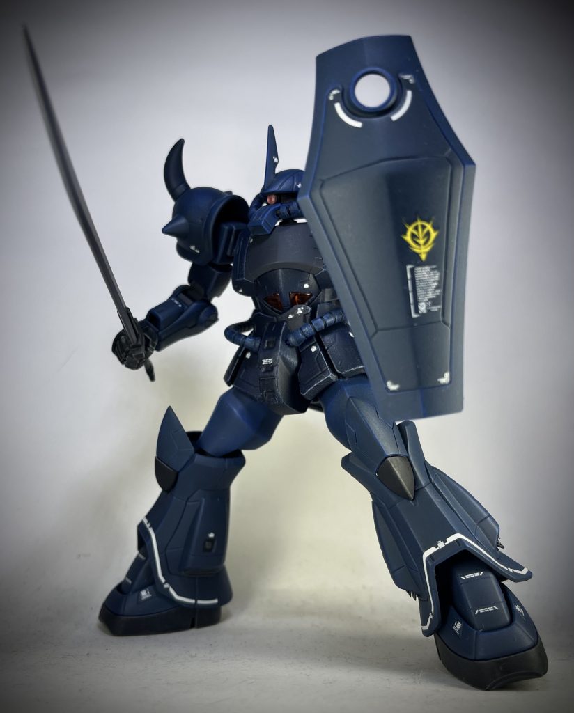 盾ショット!青い機体に黄色のエンブレムが映えます‼️金髪の女の子に青い服とか最高です(自論)上記への反論コメントはお控えください。笑