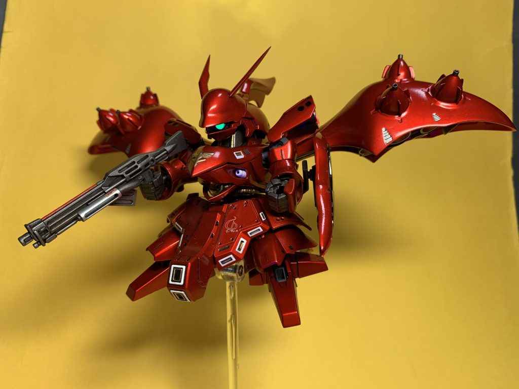 モノアイは蛍光グリーンで塗装。紫外線ブラックライト照射して発光。