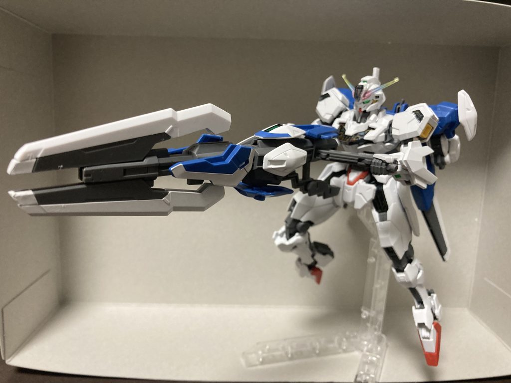 キャリバーンに付属するエスカッシャン11基、エアリアル改修型に付属するエスカッシャン11基の計22基を装備。ライフルはエアリアル改修型の物を装備しているため、ガンビットライフルへの変形も残っています。理論上は、ガンビットライフルと、ガンビットのシールドを同時に装備することができます。