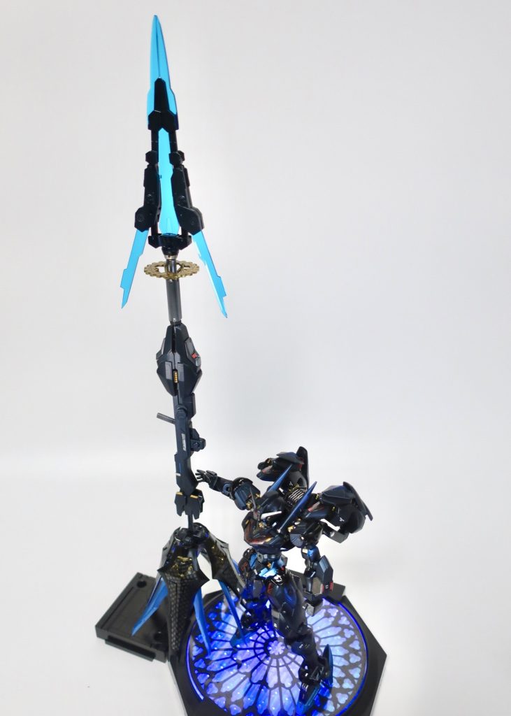 聖槍ロンゴミニアドは40センチの長さに！近接武装としてはもちろん、これ自体を大型のガンビットとして操れるという設定です