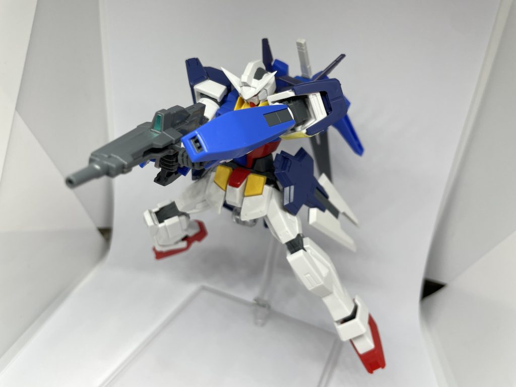 ポージングを取り可動域の確認をしてから塗装