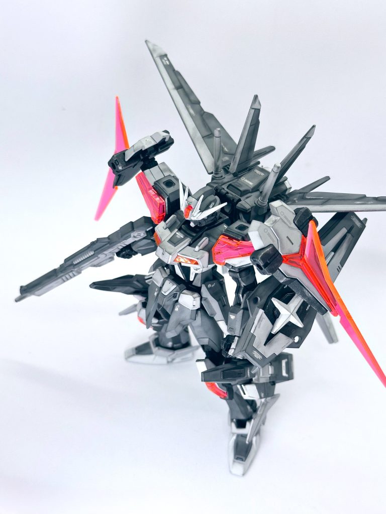 カスタマイズはエクスシールド/ギャラクシーブースター×2、HGインパルスのフォースシルエットと機動防盾、EGνガンダムのビームライフルです。ストライクガンダムベースのため、フォースシルエットもバッチリハマりますね!