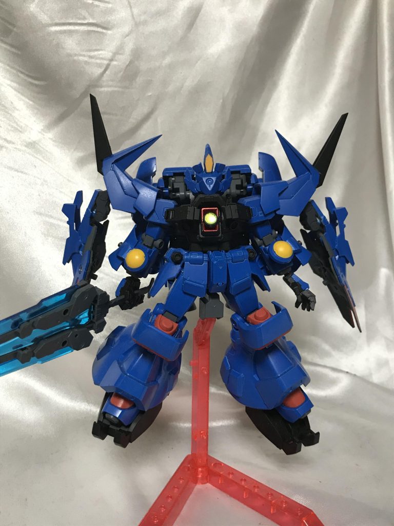 基本はGP02。各所にジャンクパーツを貼ってイメージを変えました。こう見ると下半身ほぼいじってないですね。