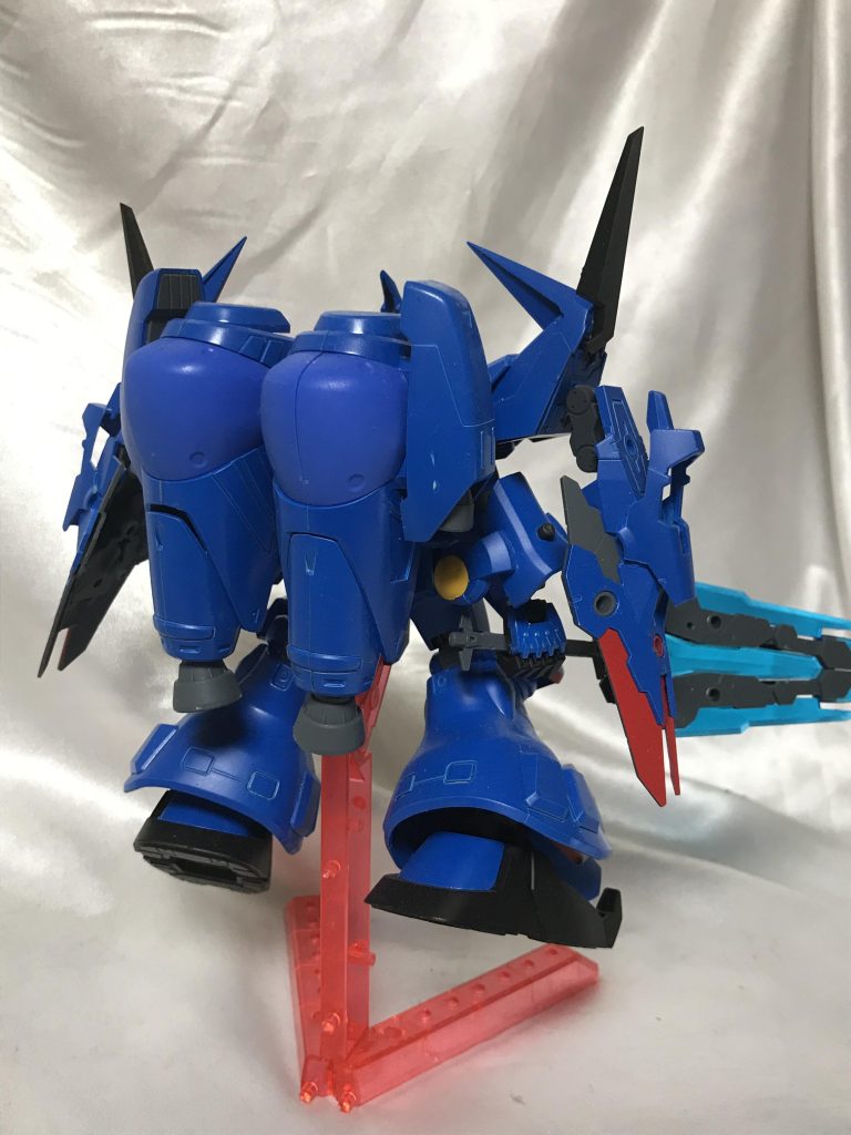 本来装備していたバインダーは背中側に。もともとこんな感じだったので形的にはヨシです。