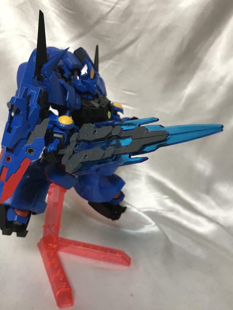 巨大なビームソードは30MMのものを使ってます。巨大剣ですがGP02の保持力で難なく持てます。