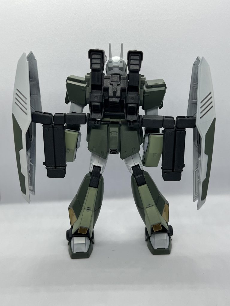 シールドはサブアームで展開するスタイル