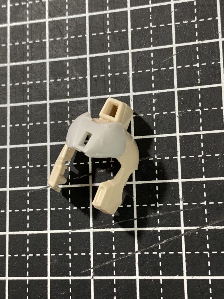 のっぺりしたので、頭部のみ盛ってます。