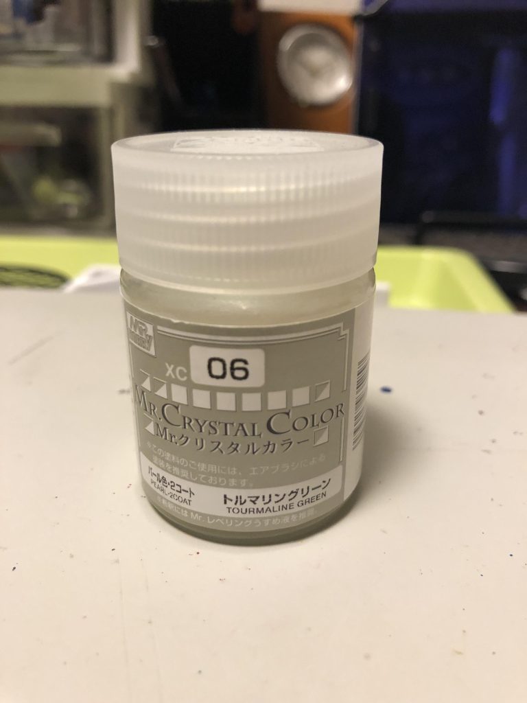 今回は成形色の上から「クリスタルカラー」を吹いただけの、お手軽（手抜き！？）パール塗装チャレンジでしたが、面白い塗料でした。