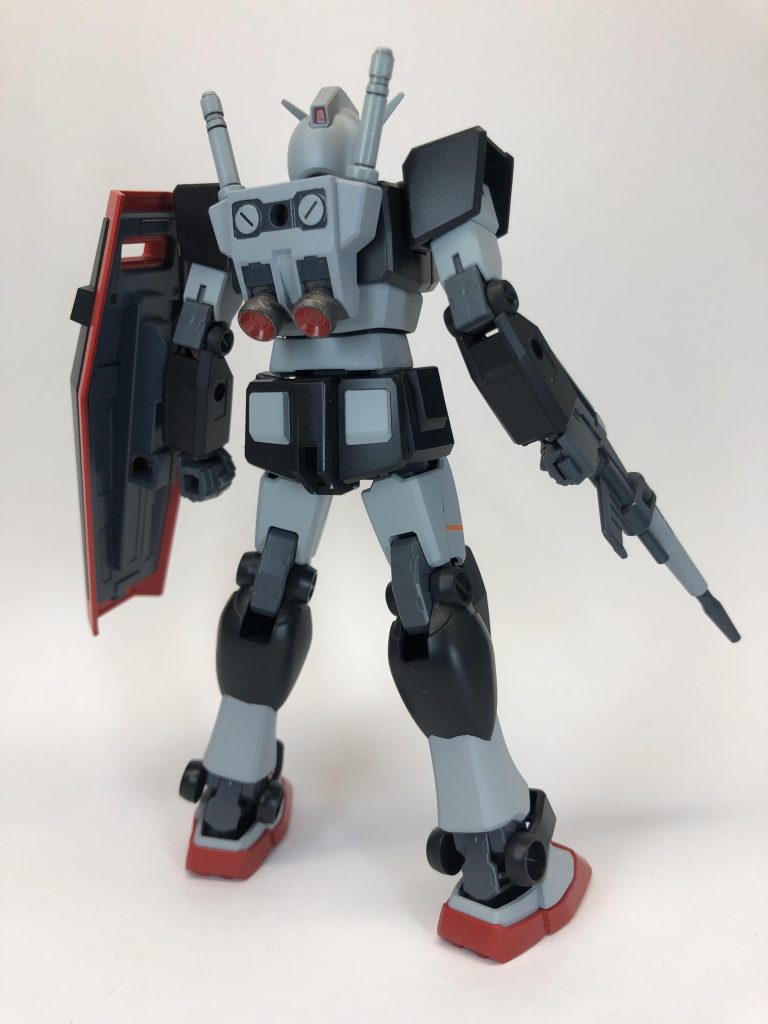 手足の関節の丸部も、白く綺麗に塗り分ける自信が無く断念でした〜