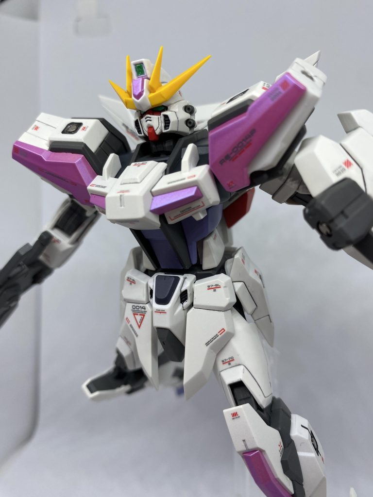 各所の3mm穴はOボルトで埋めてディテールに。追加装備が思いついたらもう一体買います笑