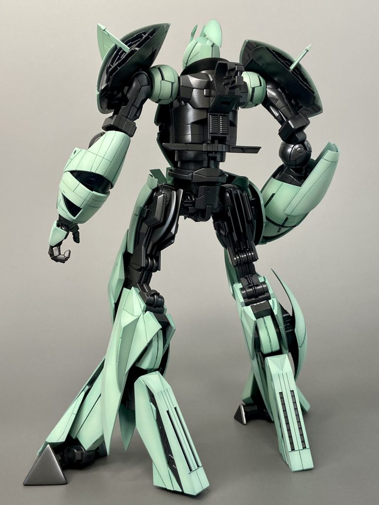 バックショット。フレームはグラファイトブラックにムーンストーンパールを重ねてメタルブラックを表現しました。