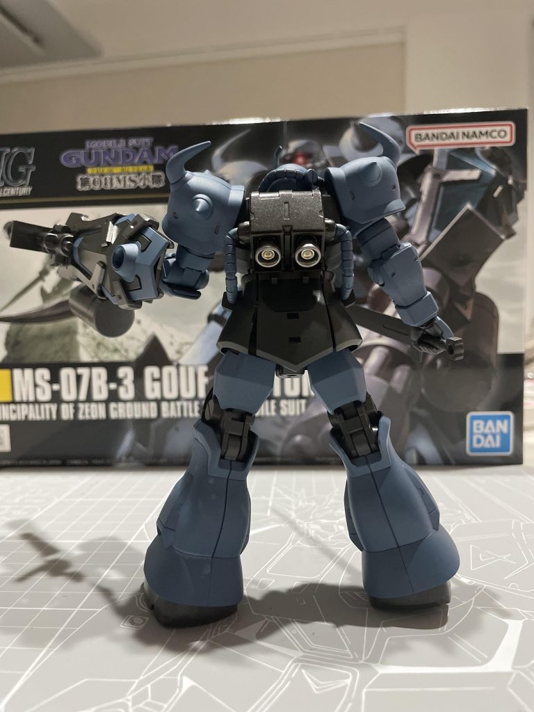 バーニアはガンダムマーカーをぬりぬり。