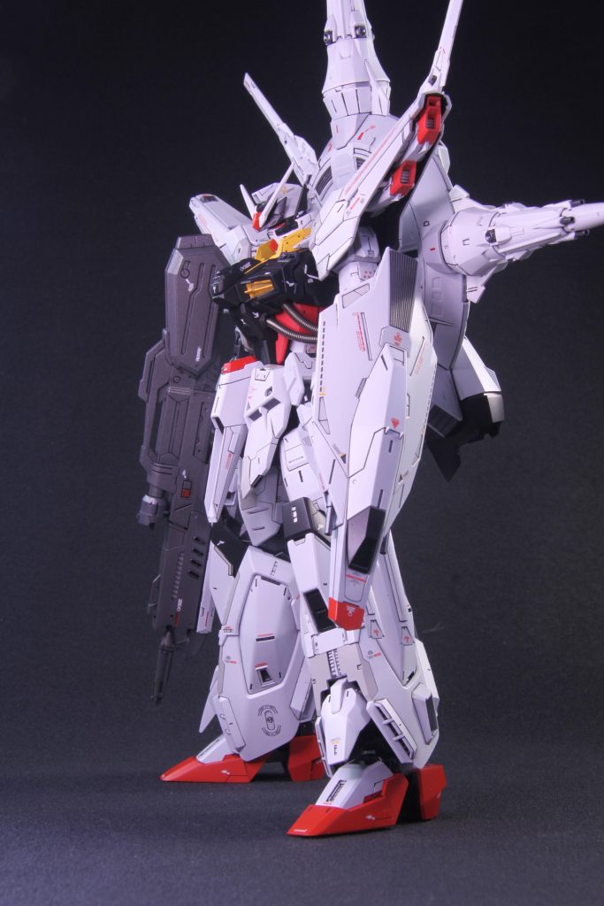 MAーV05A複合兵装防盾システム2門のビーム砲の穴を深く開口ほかはパネルラインの彫り込み程度元が良いキットは改修箇所が少なくて良いですね（負け惜しみ)