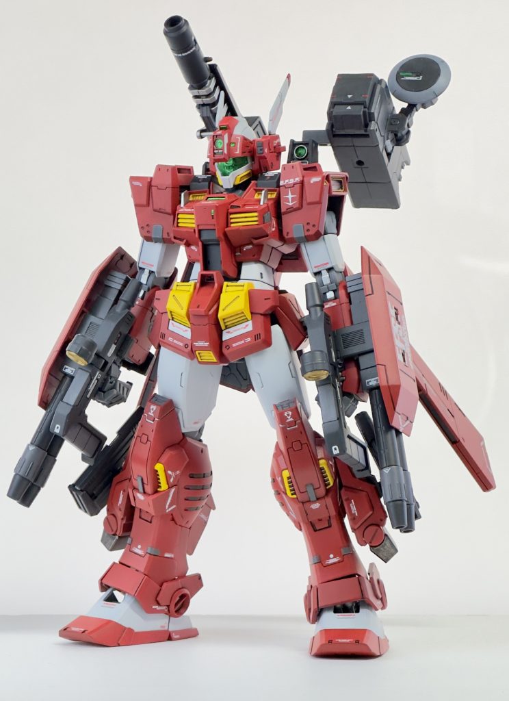 RGM-79OW ジム・オーバーフェルム【GM TYPE OVERWHELM】ジム・ドミナンスを素体に後発のRGM-79SPジム・スナイパーⅡとFA-78-1フルアーマーガンダムの戦闘データをフィードバックしてエース向けに少数がRGM-79DOから改修、または生産された機体。重装備でありながら機動性に優れ、中～遠距離からの制圧力にも優れている。RGM-79DOからの改修機の一部がア・バオア・クー攻略戦に先行配備され、その後は1年戦争後のジオン残党狩りから近代化改修を施しつつ第二次ネオ・ジオン抗争まで活躍が記録さている。...という設定で作りました。