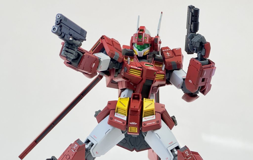 近接戦用ハンドガンモビルスーツでガンカタは無理ですが、やっぱりかっこいいですね。コトブキヤのハンドガンですがサイズがバッチリな上、一応無改造で持たせられ保持力もそこそこあります。
