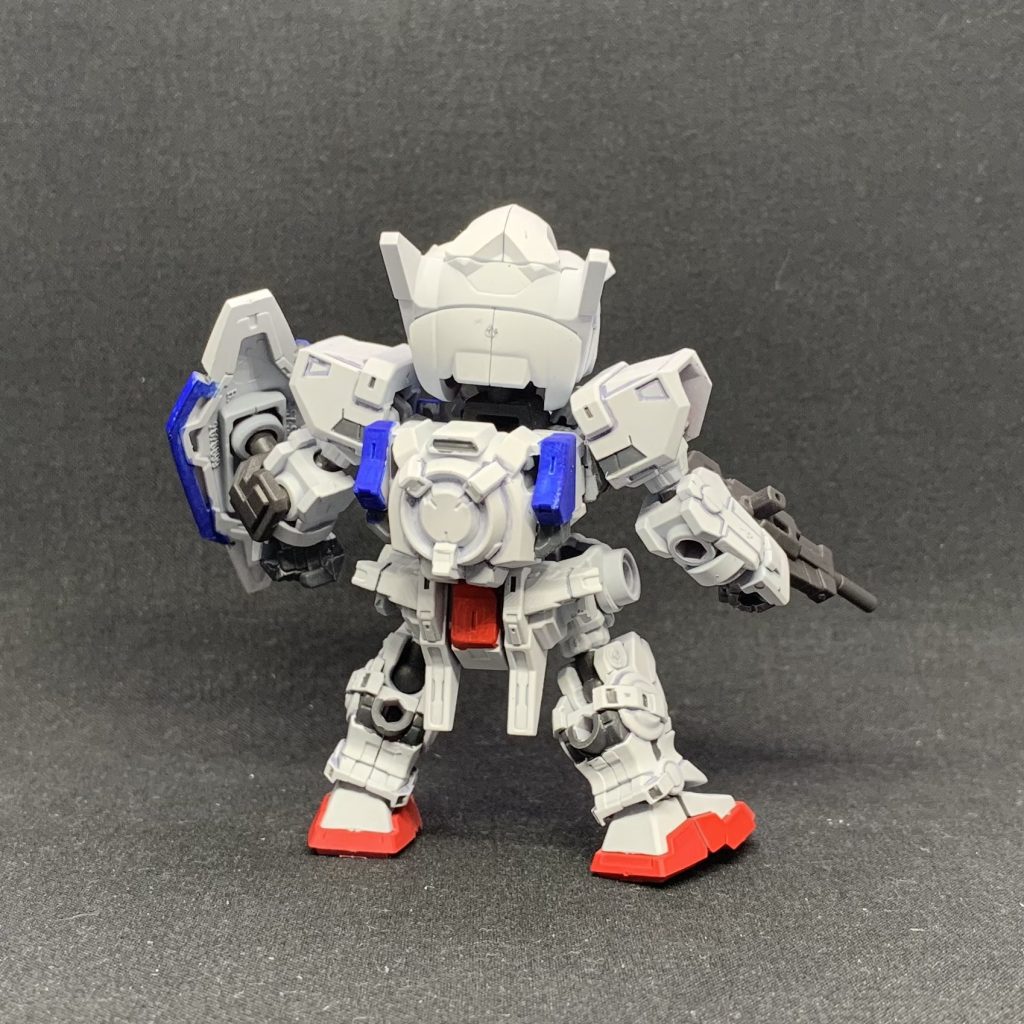 あとはエクシアの時に気になった上腕太もものフレームも白く塗装したのであまり違和感無いかと