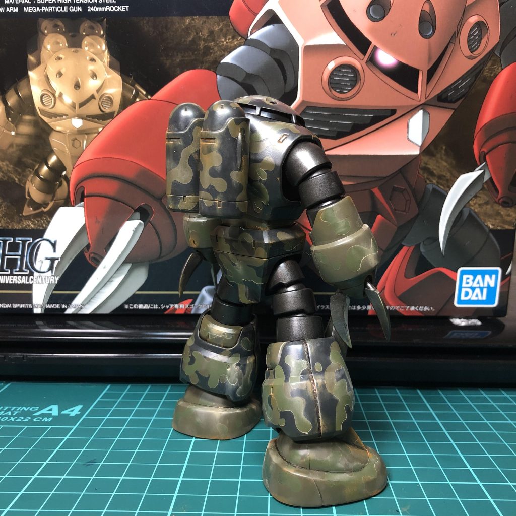 爪は削って成形しました。