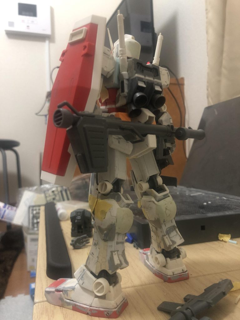 背面のイメージです。スジ彫をチマチマと行いました。材料はジョウシンのホビーコーナーで匠シリーズを購入し、ゴリゴリしました。