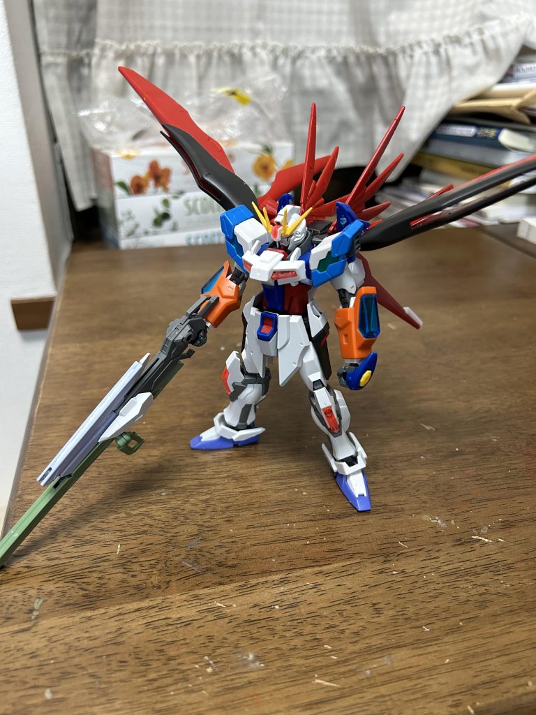 塗装前です。いつもの派手派手改造と違ってかなりシンプルにミキシングしました。作品名のReはリフレクションの意味を込めています。今までの自分を省みるという意味もあるらしく、そのためあえてシンプルかつ王道に作ってみましたがアイデアを絞り出す過程や難しいギミックを組み立てるストレスもなかったので本当に楽しく作れました……