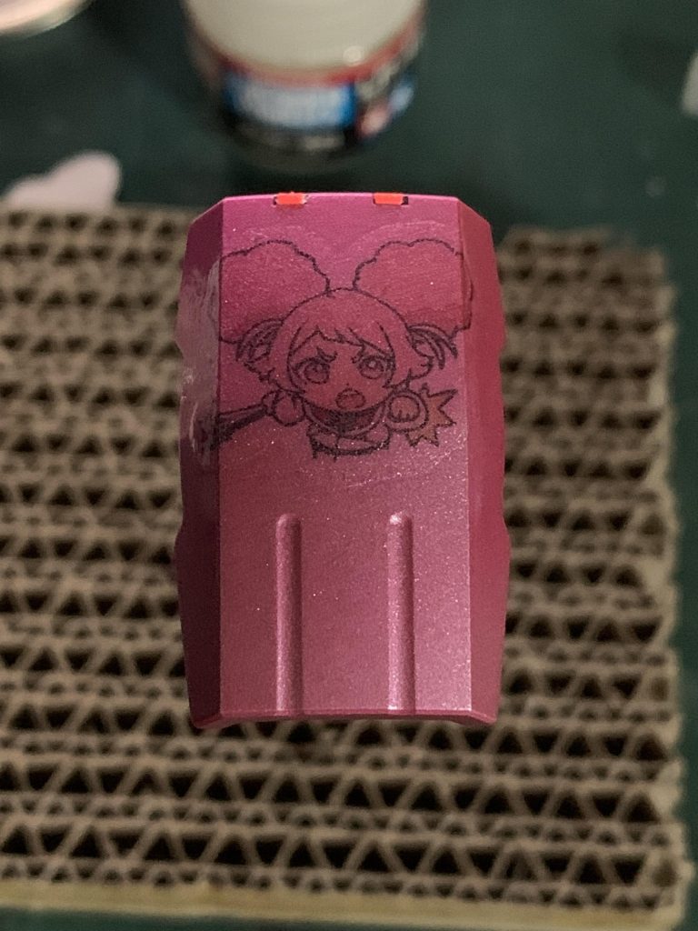 これはクリアデカールにクリアパールコーティングで失敗。塗装から全て落としてやり直し！盾に付けてたオレンジ蛍光チップは外しました。