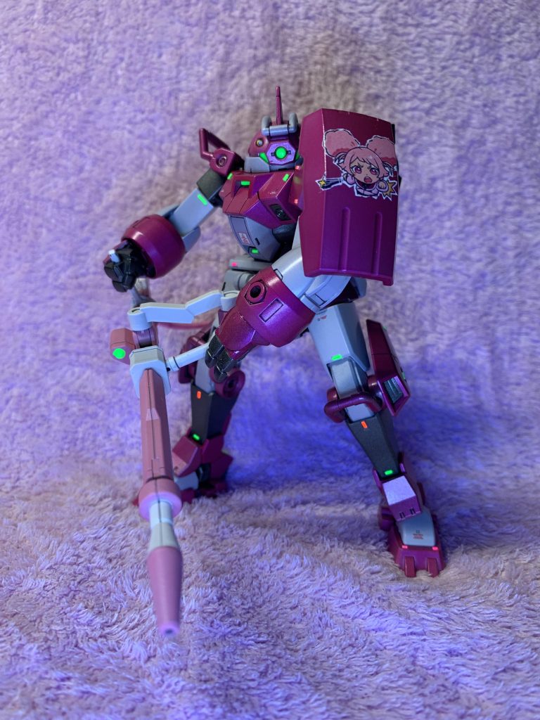 透明デカールだと全然駄目でホワイトデカールだと白枠が難しいですね。ギリギリで攻めてカットすると滲むし厚みもあるし難しい！