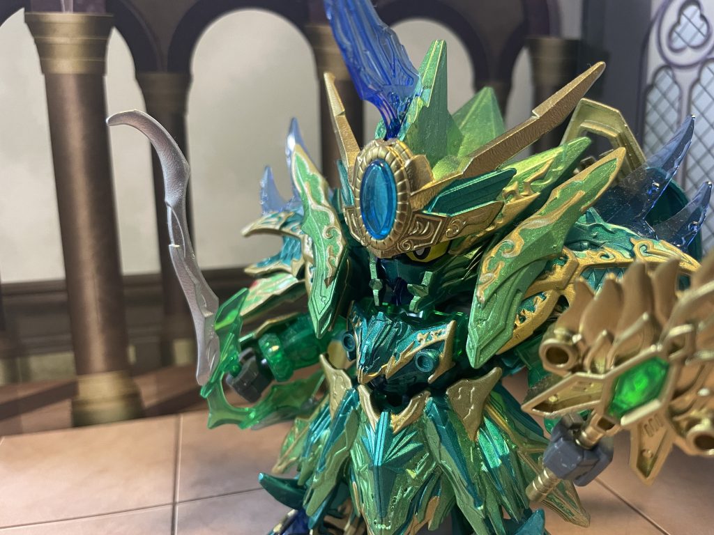 副武器は遠距離用の弓。羽扇が矢になるとか。